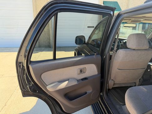 Used 2000 Toyota 4Runner SR5 w/ Upgrade Value Pkg 2 AWD/4WD image 10