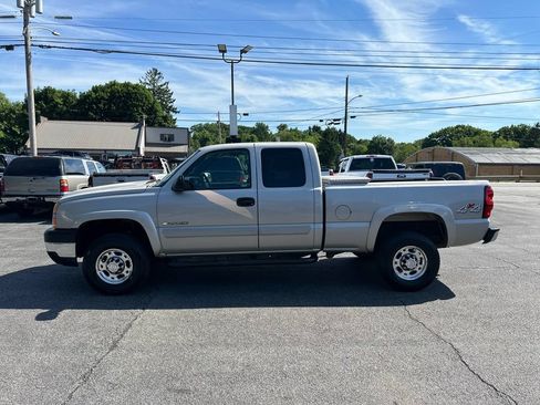 Used 2006 Chevrolet Silverado 2500 LT w/ Skid Plate Package AWD/4WD image 5