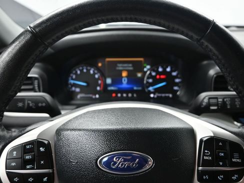 Used 2023 Ford Explorer XLT w/ Equipment Group 202A AWD/4WD image 15