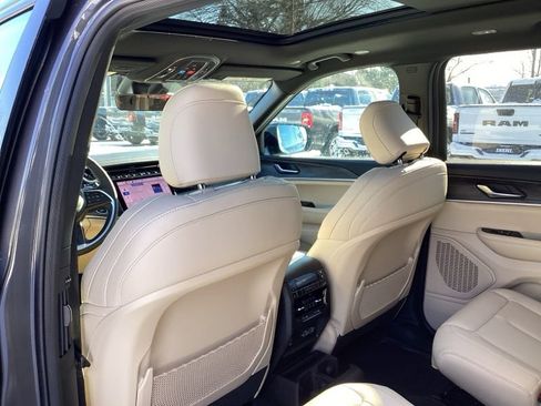 New 2025 Jeep Grand Cherokee L Limited w/ Black Appearance Package AWD/4WD image 23