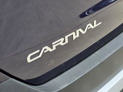 New 2026 Kia Carnival EX FWD image 8