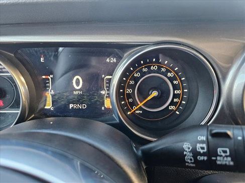 Used 2018 Jeep Wrangler Unlimited Sahara w/ Cold Weather Group image 11