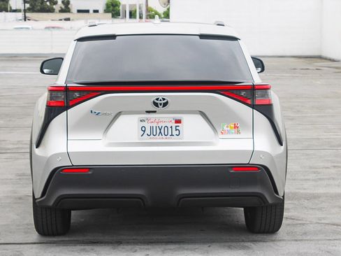 Used 2023 Toyota bZ4X XLE w/ Weather Package image 9