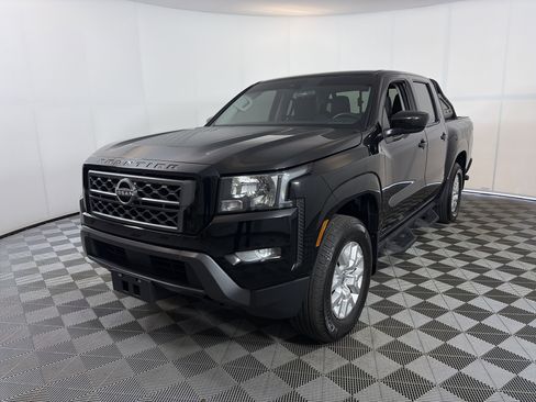 Used 2023 Nissan Frontier SV w/ SV Convenience Package AWD/4WD image 2