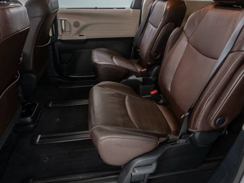Used 2024 Toyota Sienna Platinum AWD/4WD image 24