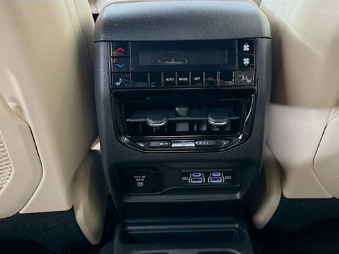 Used 2023 Jeep Grand Cherokee L Limited w/ Luxury Tech Group II image 28