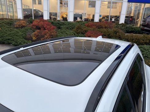 Certified 2025 Volvo XC40 B5 Plus image 12