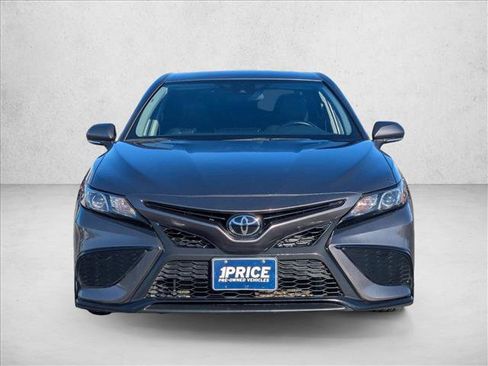 Used 2023 Toyota Camry SE image 2