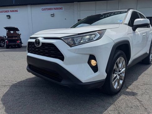 Used 2019 Toyota RAV4 XLE Premium FWD image 38