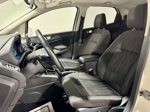 Used 2018 Ford EcoSport SE image 3