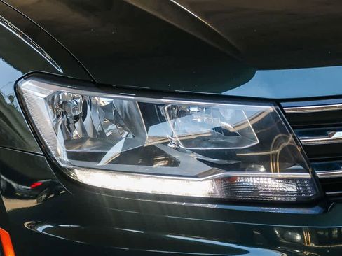 Used 2019 Volkswagen Tiguan SE w/ Panoramic Sunroof Package AWD/4WD image 5