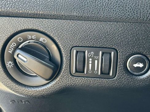 Used 2016 Chrysler 300 Limited image 20