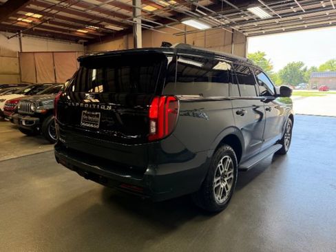 Used 2025 Ford Expedition Active AWD/4WD image 6