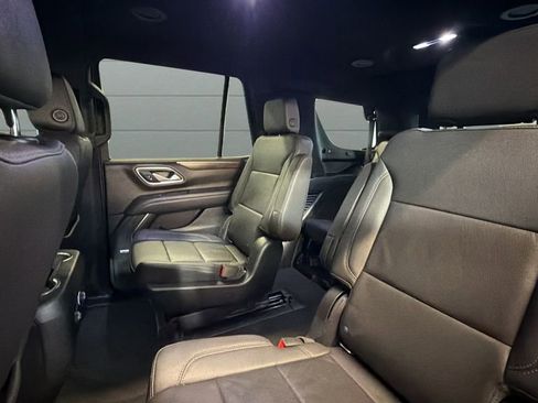 Used 2022 Chevrolet Tahoe Z71 w/ Luxury Package AWD/4WD image 27