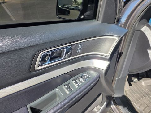 Used 2017 Ford Explorer XLT w/ Equipment Group 202A image 12