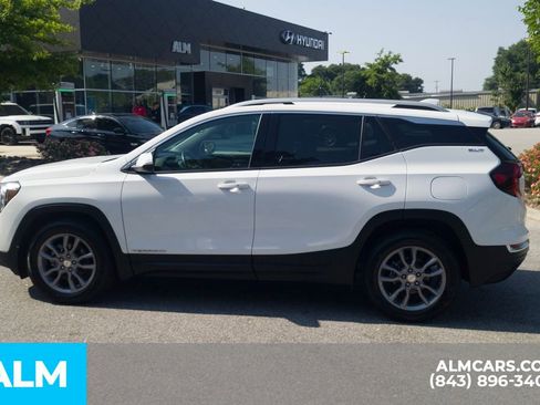 Used 2024 GMC Terrain SLT FWD image 11