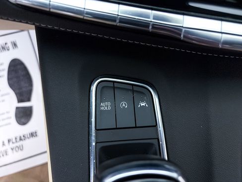 Used 2023 Cadillac Escalade Premium Luxury image 31