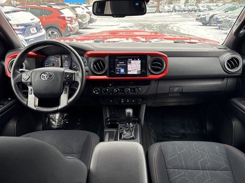 Used 2018 Toyota Tacoma TRD Sport image 12