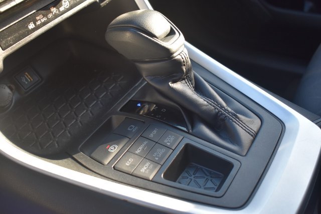 Used 2025 Toyota RAV4 XLE AWD/4WD image 23