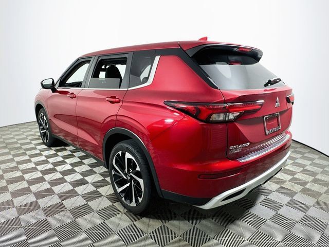Used 2024 Mitsubishi Outlander SE Black Edition FWD image 5