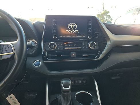 Used 2021 Toyota Highlander LE image 13