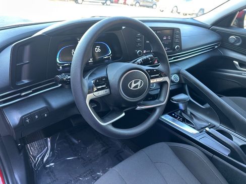 Used 2024 Hyundai Elantra SE image 10
