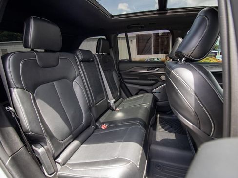 Used 2023 Jeep Grand Cherokee Overland RWD image 19
