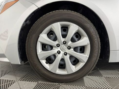 Used 2025 Toyota Corolla LE FWD image 38
