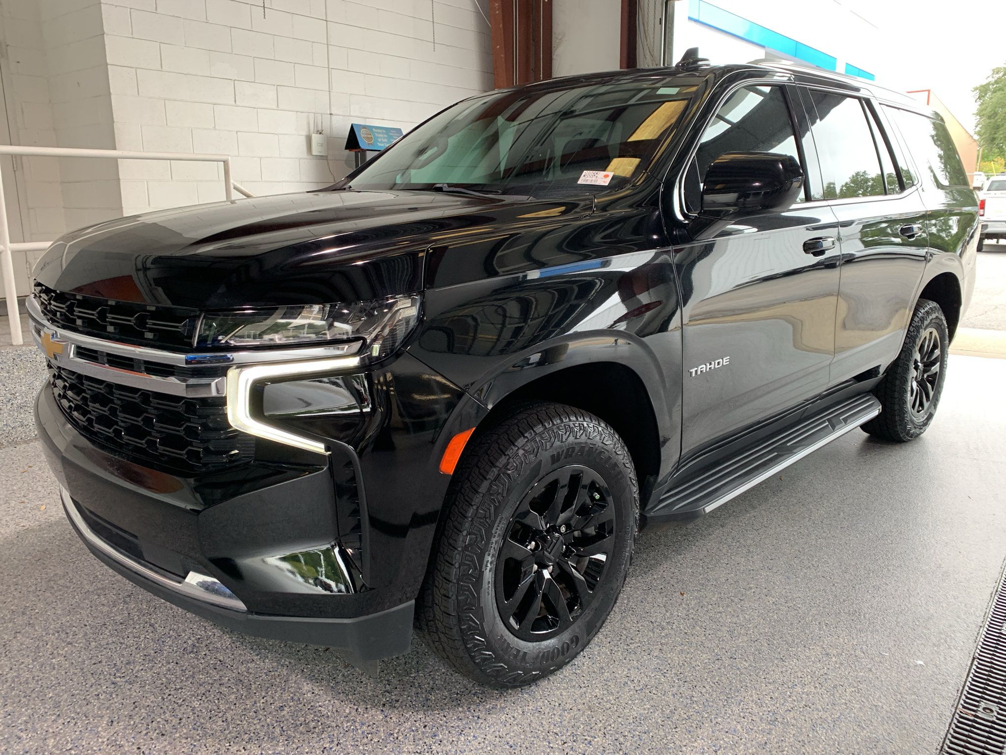 Used 2021 Chevrolet Tahoe LS RWD image 4