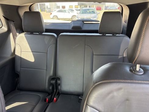 Used 2018 Chevrolet Traverse LT image 13