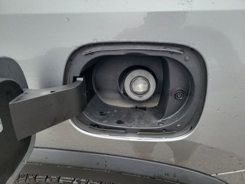 Used 2025 Chevrolet Traverse Z71 w/ LPO, Floor Liner Package image 32