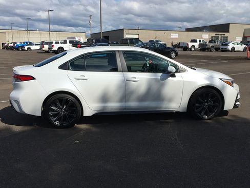 Used 2025 Toyota Corolla SE FWD image 8