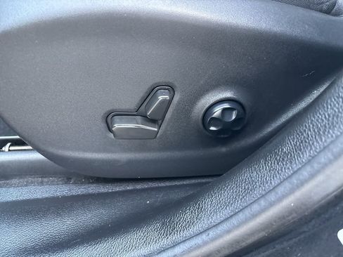 Used 2021 Jeep Cherokee Limited image 17