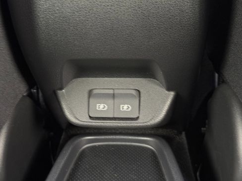 Used 2025 Nissan Leaf S image 28