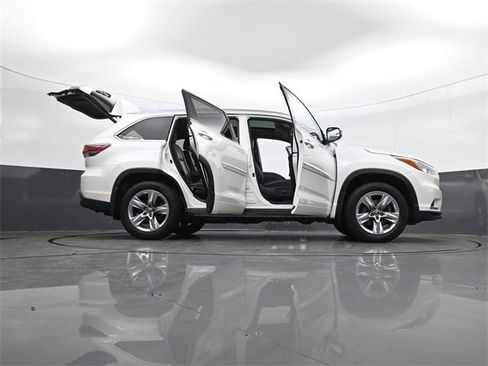 Used 2016 Toyota Highlander Limited Platinum image 34