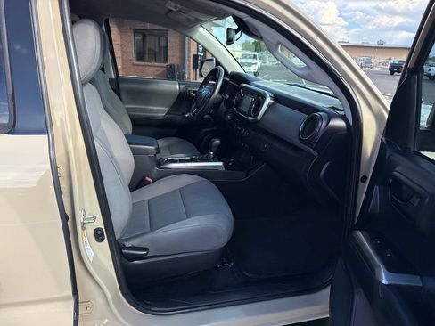 Used 2019 Toyota Tacoma SR5 AWD/4WD image 31