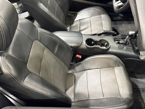 Used 2019 Ford Mustang GT Premium RWD image 33
