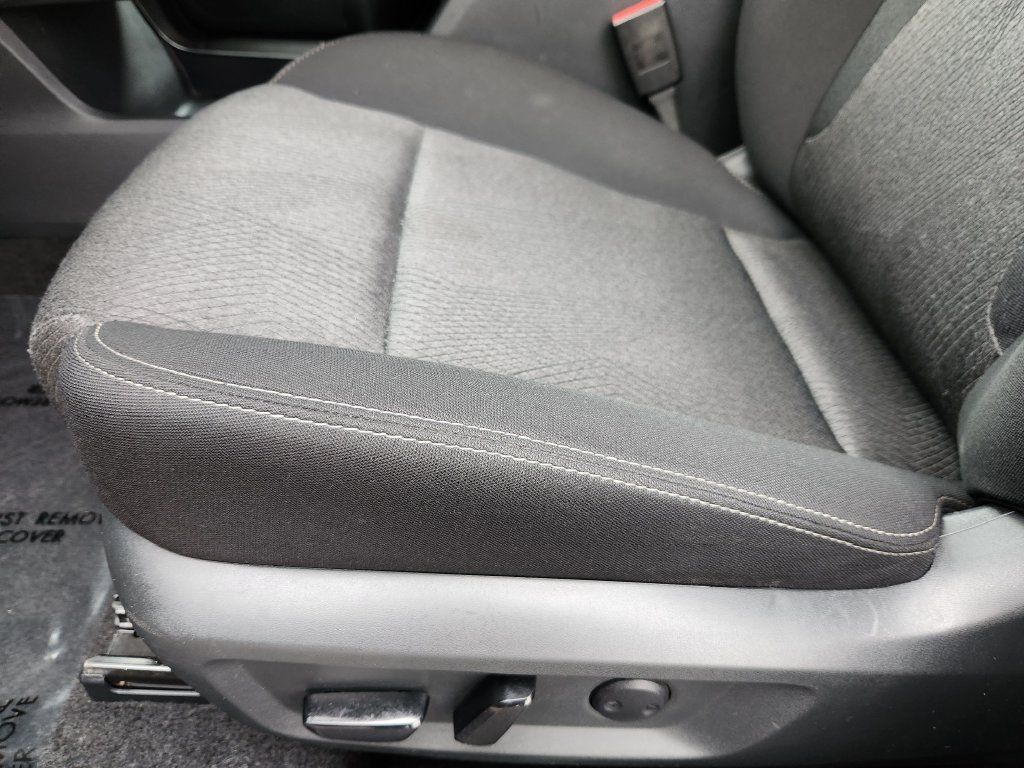 Used 2025 Nissan Rogue SV AWD/4WD image 15