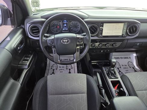 Used 2020 Toyota Tacoma TRD Off-Road AWD/4WD image 9