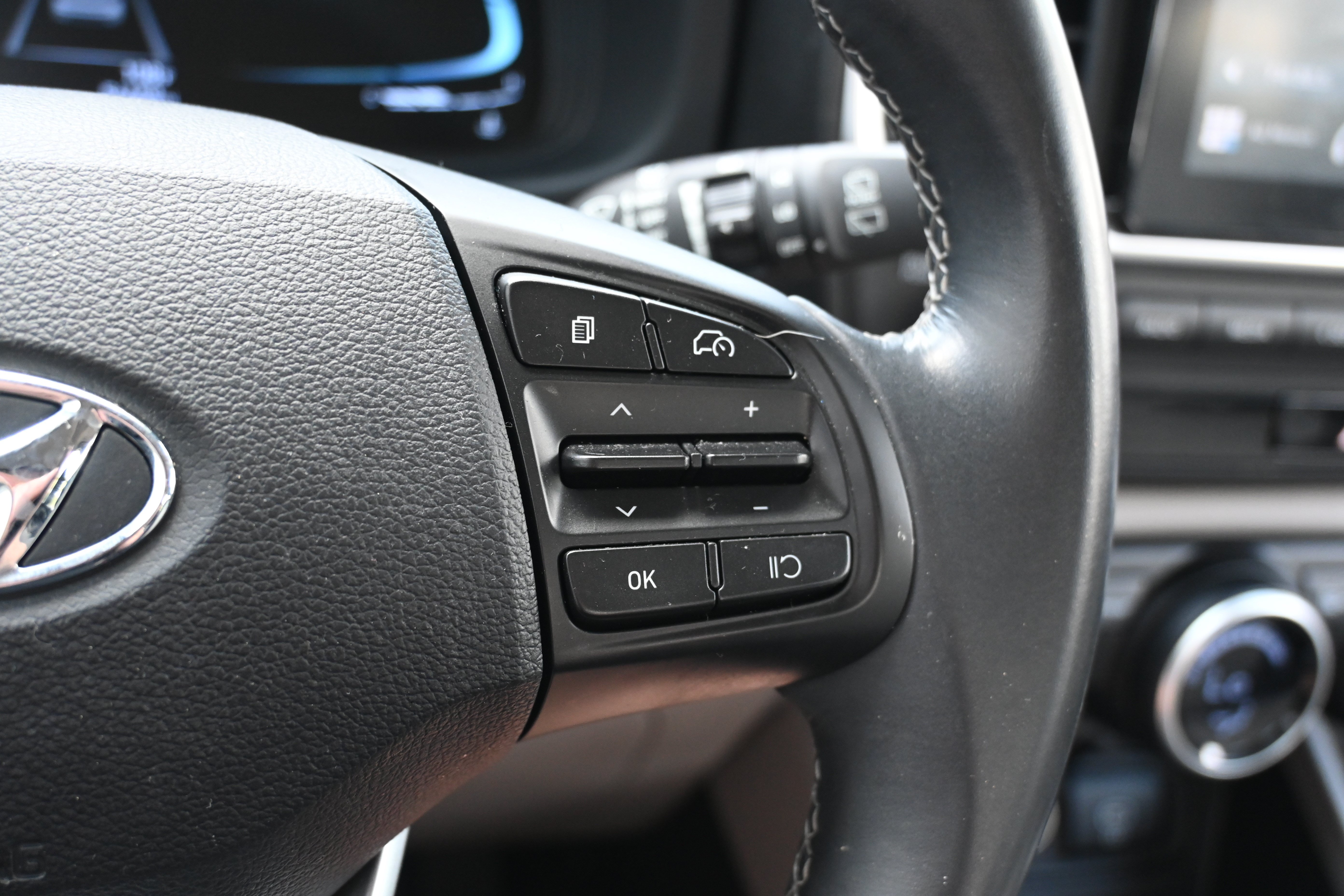 Used 2024 Hyundai Venue SEL FWD image 19
