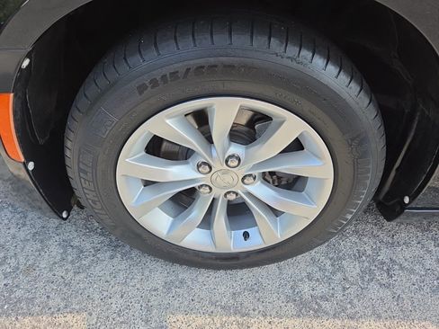 Used 2015 Chrysler 300 Limited RWD image 14