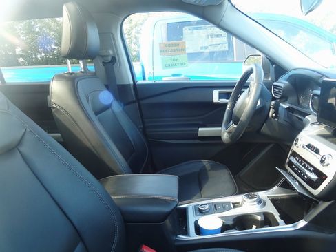 Used 2023 Ford Explorer XLT w/ Equipment Group 202A image 10