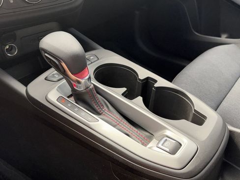Used 2025 Chevrolet Trax RS FWD image 20