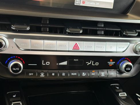 Used 2025 Kia Telluride S AWD/4WD image 22