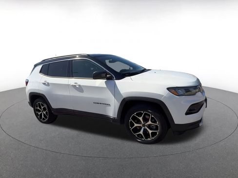 Used 2025 Jeep Compass Limited image 2