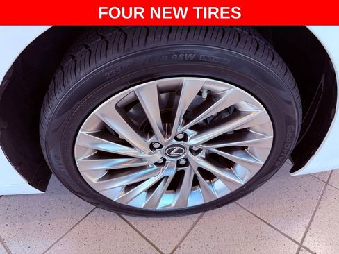 Certified 2020 Lexus ES 350 w/ Luxury Package image 4