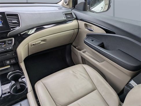 Certified 2021 Honda Pilot Touring image 19