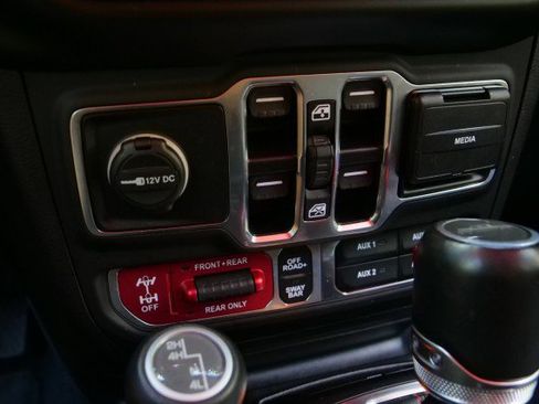 Used 2020 Jeep Gladiator Rubicon AWD/4WD image 16