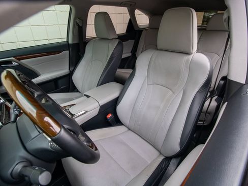 Used 2019 Lexus RX 350L FWD w/ Premium Package image 16