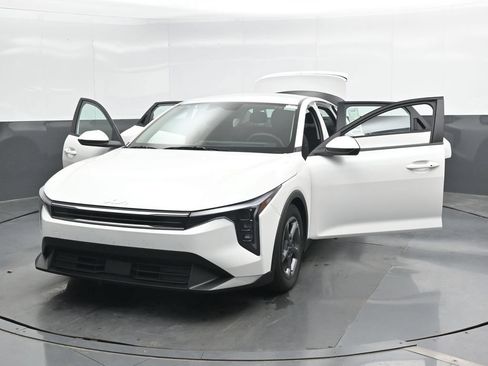 Used 2025 Kia K4 FWD image 47